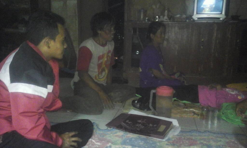 Bantu Ratih (penderita lumpuh dan paru paru yg harus berobat jalan selama 6 bulan )