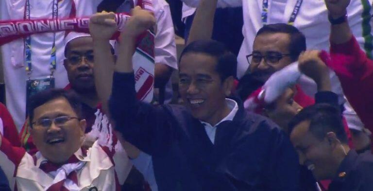 Jokowi Hadir di Pakansari, Suporter Teriaki Tangkap Ahok