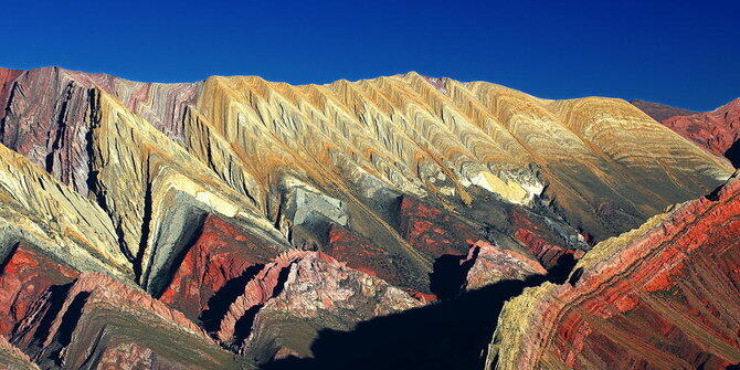 Aneh tapi nyata, keajaiban 6 bukit sewarna pelangi