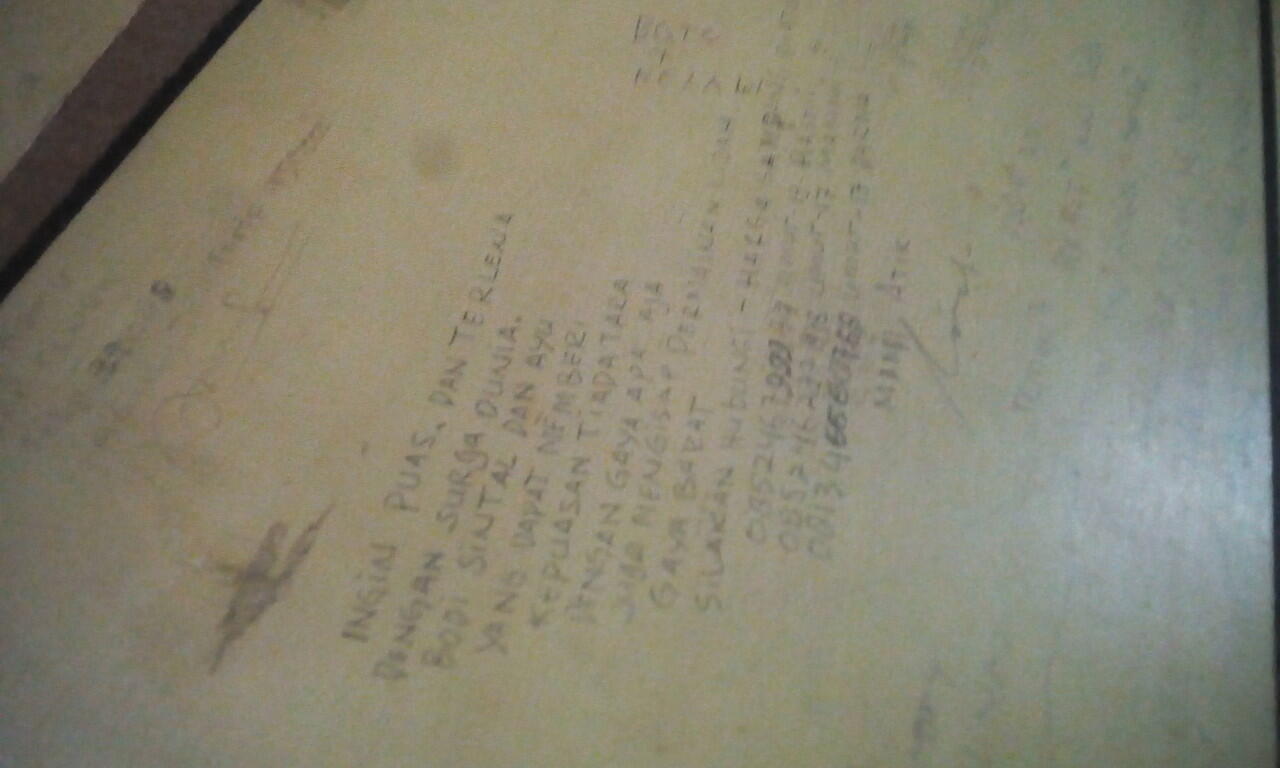 corat coret di penginapan