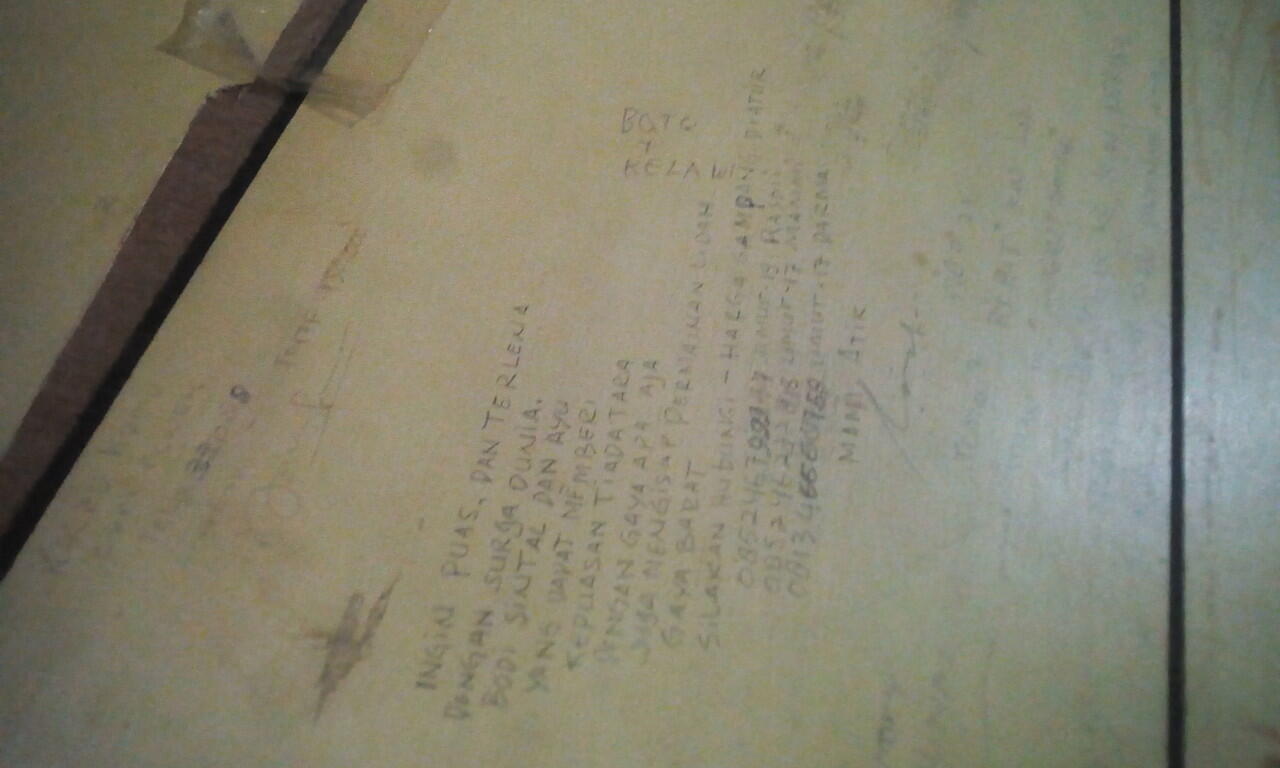 corat coret di penginapan