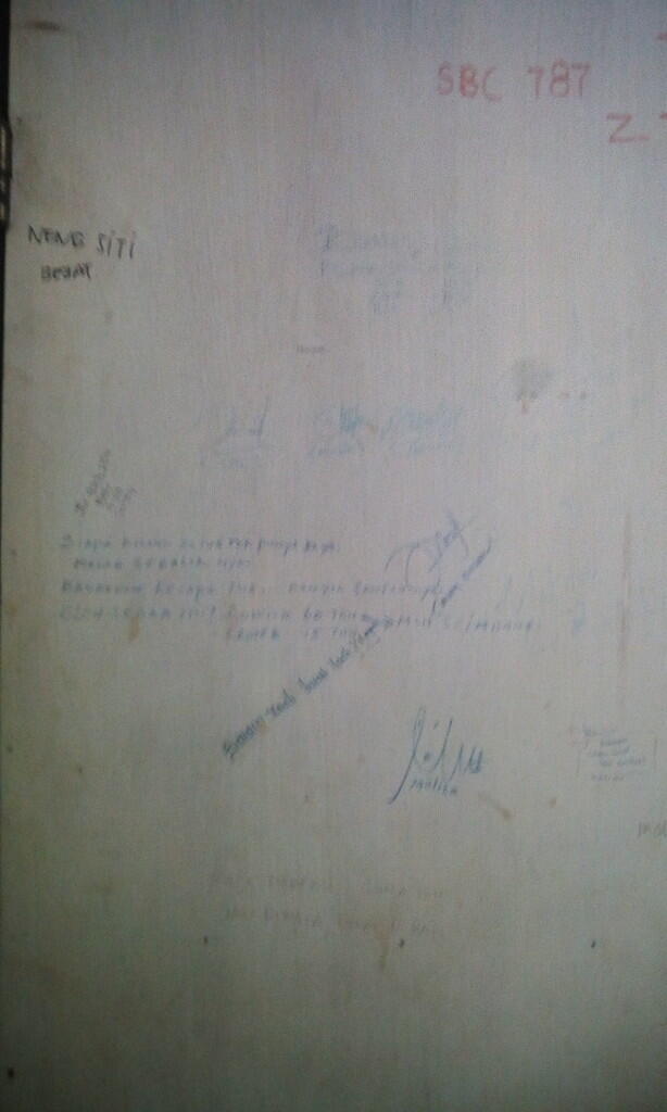 corat coret di penginapan
