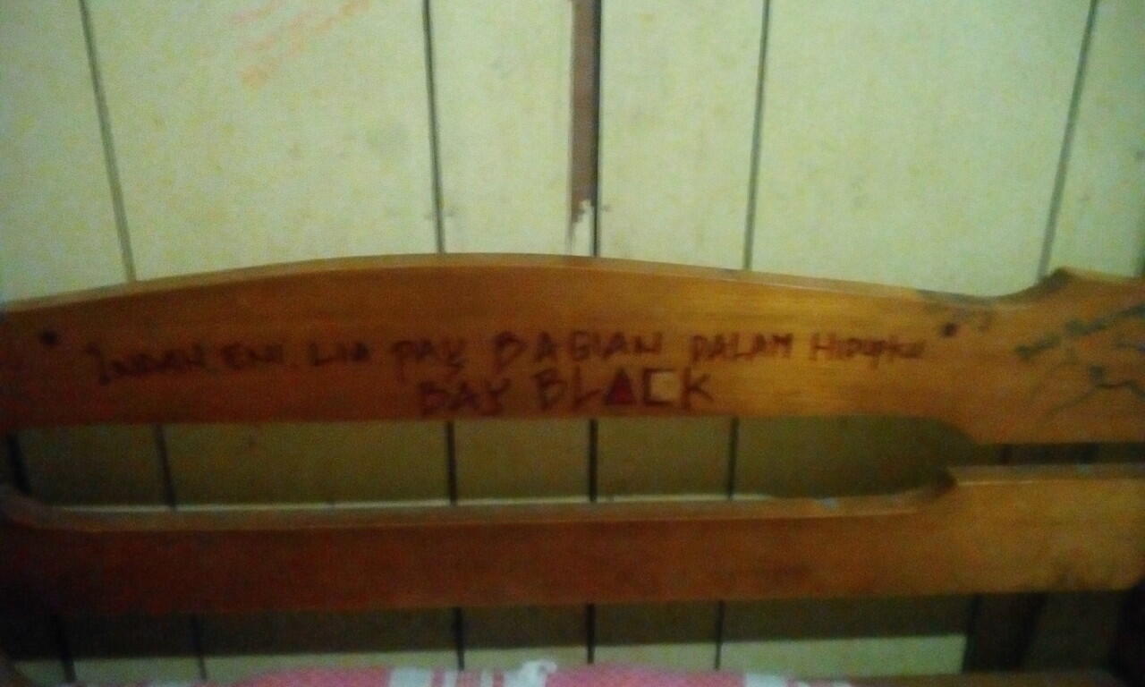 corat coret di penginapan