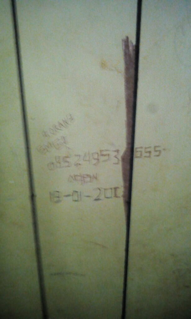 corat coret di penginapan