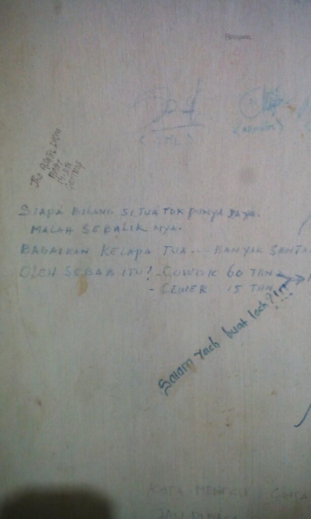 corat coret di penginapan