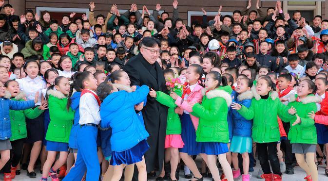 Begini Reaksi Anak-Anak Sekolah saat Bertemu Kim Jong-un