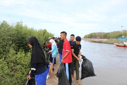 &#91;FR&#93; SAAT LEBAH BERCINTA DENGAN BADAK BERCULA SATU | KEMAH BAKTI KAREBAN WIL.3