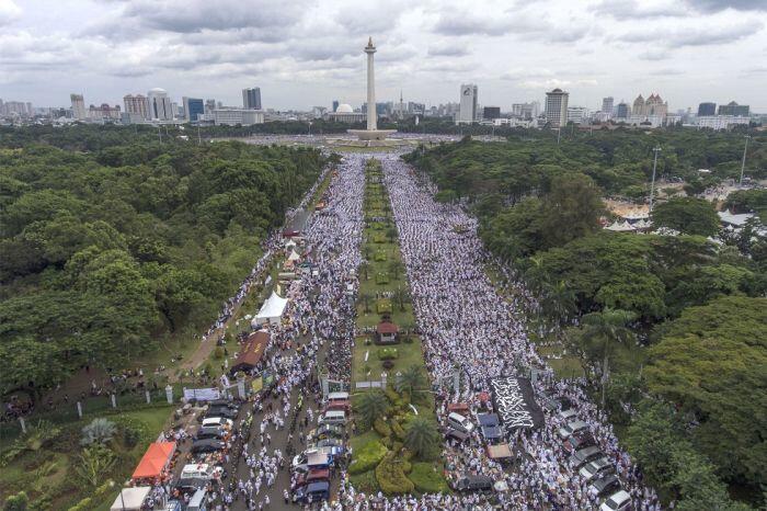 Sari Roti di tengah hiruk pikuk aksi 212