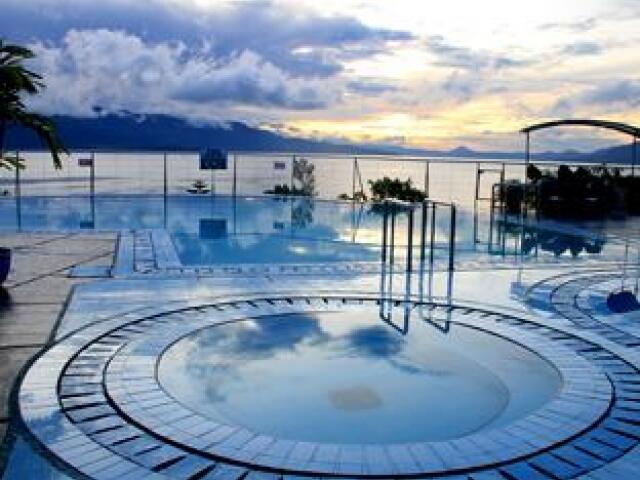 Hotel dengan Kolam Renang Paling Hits di Indonesia