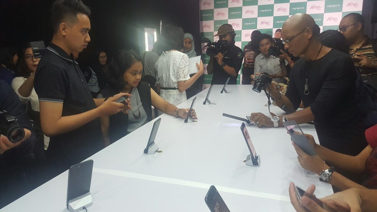 Live Thread and Live Streaming : OPPO Raisa Phone