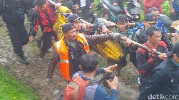 Begini Penampakan Evakuasi 17 Mahasiswa Binus Dari Gunung Gede