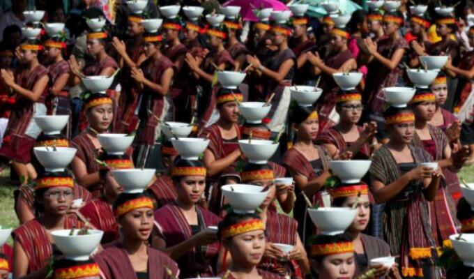PERAYAAN-PERAYAAN BUDAYA TERKECE DI INDONESIA