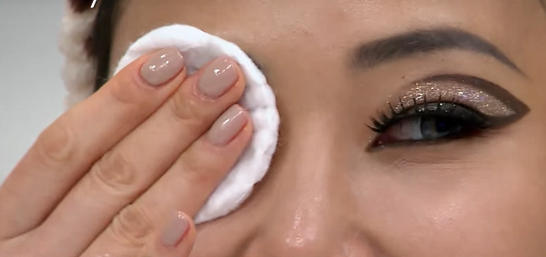 Udah Bener Belum, Cara Sista Bersihin Make Up? Yuk Intip!