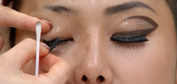 Udah Bener Belum, Cara Sista Bersihin Make Up? Yuk Intip!