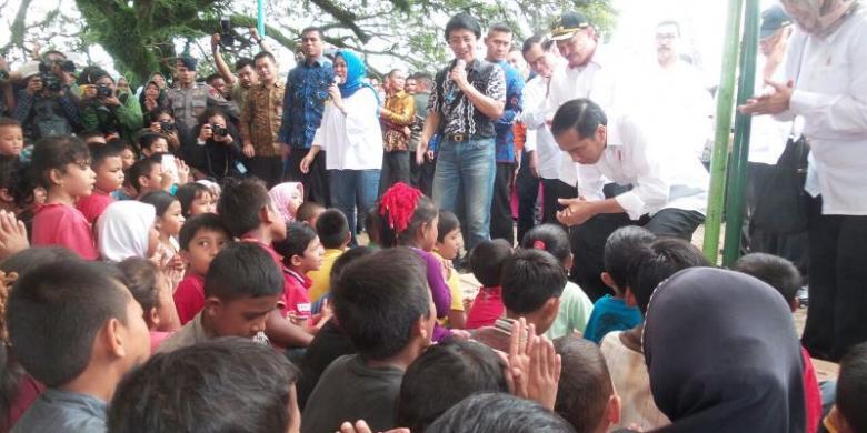 Keceriaan Anak-anak Korban Gempa Sambut Jokowi
