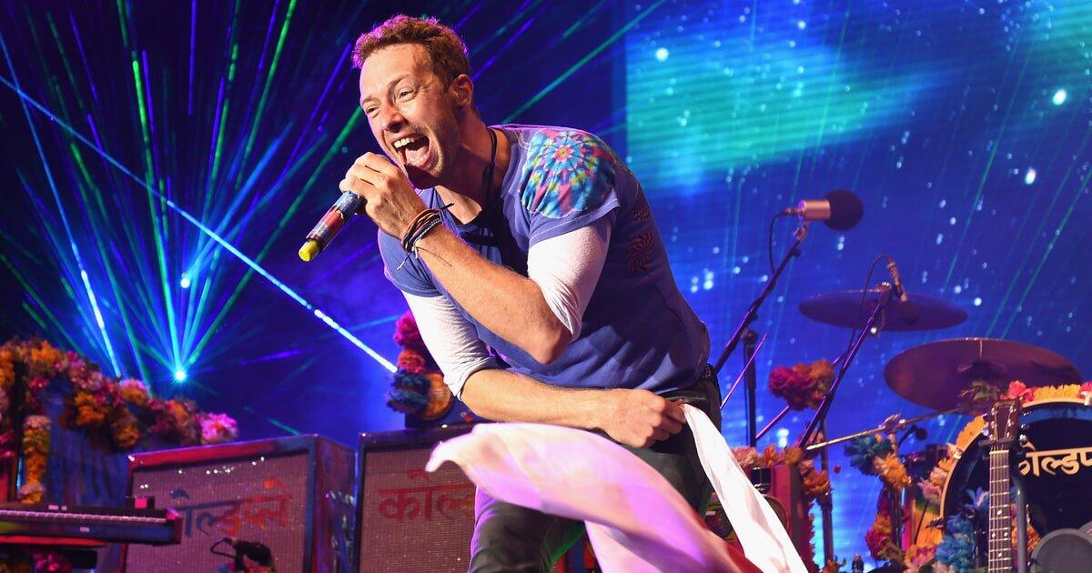 Chris Martin Persilakan Penggemar Coldplay Lamar Kekasih di Atas Panggung!