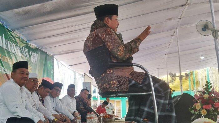 Ahok Serius Dengarkan Tausiyah