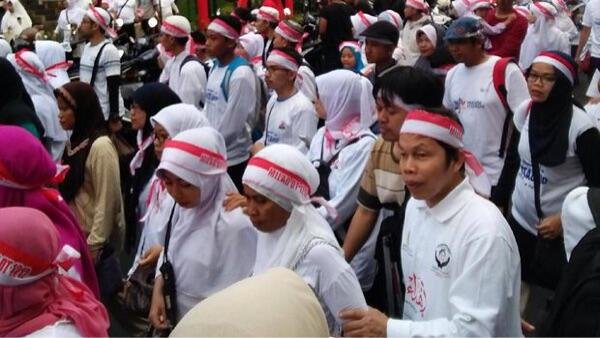 Melihat 'Putihnya' Lapangan Gasibu Bandung Saat Doa Bersama 1212