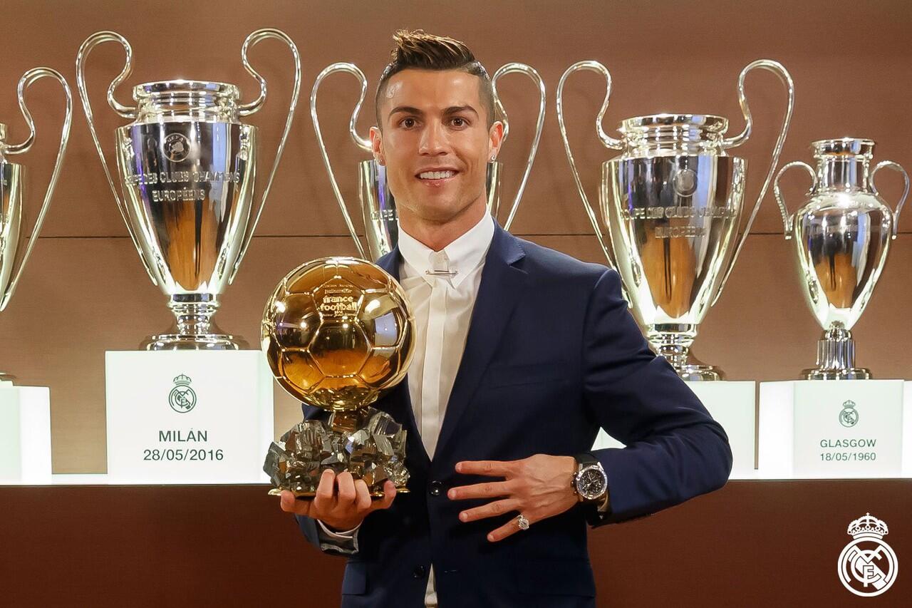 Christian Ronaldo (CR7) Pemenang Ballon d'Or 2016 Kalahin mas messi