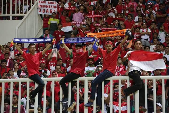 Persatuan dan Nasionalisme yang Terjalin di dalam Stadion #Timnasday