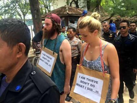 Pasangan Bule Australia Ini Diarak Keliling Gili Trawangan Gara-gara Mencuri