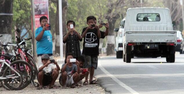 Fenomena &quot;Bus Telolet&quot;, Tidak Hanya Berburu Klakson Tapi Juga ...