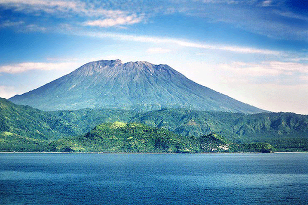 Liburan, 11 Gunung Menakjubkan di Indonesia Ini Patut Dikunjungi