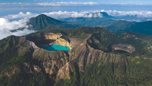 Liburan, 11 Gunung Menakjubkan di Indonesia Ini Patut Dikunjungi