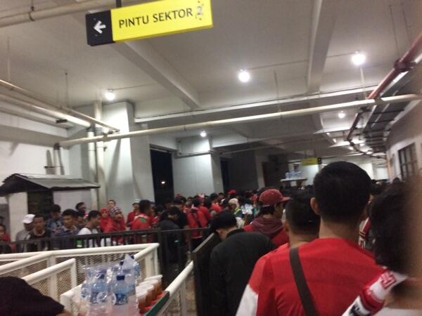 Apa Artinya Susah Payah Beli Tiket Kalau Tak Boleh Masuk Stadion?