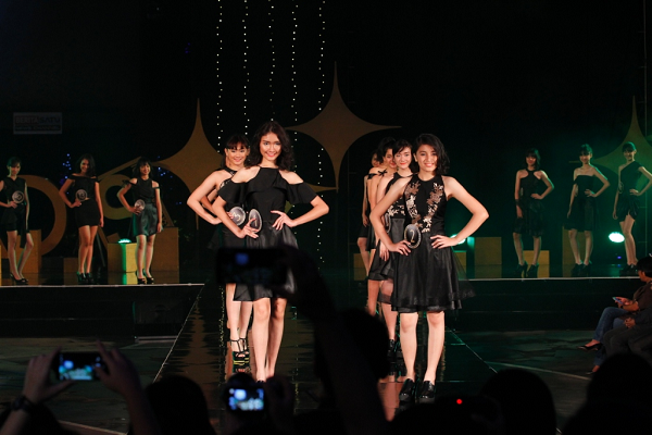 Lihat Meriahnya Malam Puncak GADIS Sampul 2016 Kemaren Di Sini Gan!