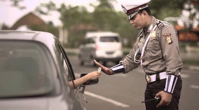 POLISI YANG TANGGAP SAAT LAPORAN CUMA ADA DI FILM