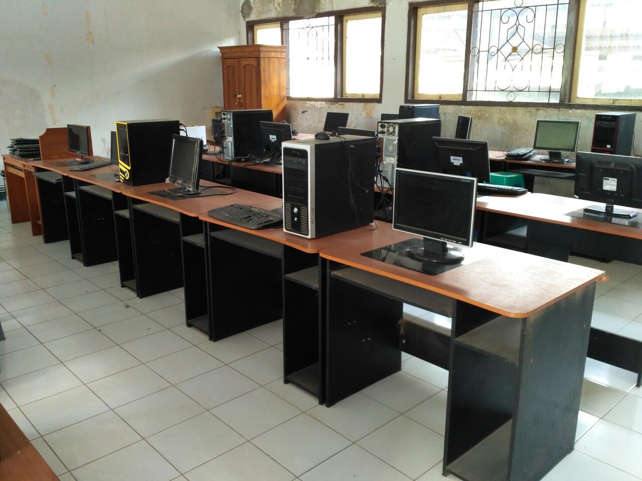 Dugaan Upaya KKN Dana Hibah Ortu Siswa di SMAN 1 Cimunding (Nama & Lokasi Disamarkan)