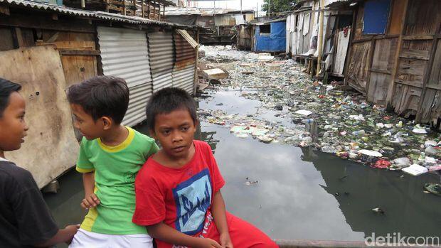 Begini Reaksi Agus Yudhoyono Lihat Kali Penuh Sampah di Penjaringan