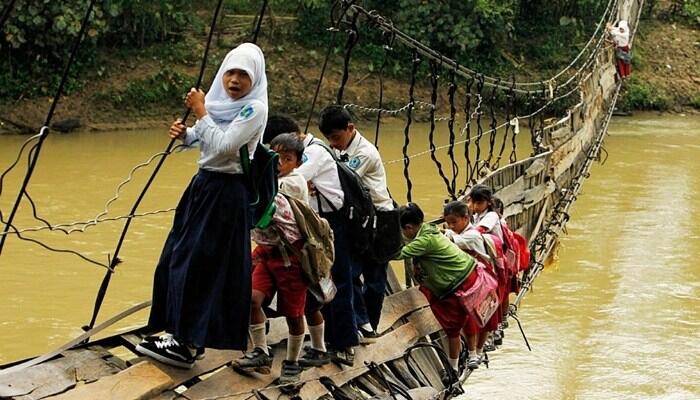 Potret Kegigihan Pelajar Indonesia Menembus Keterbatasan