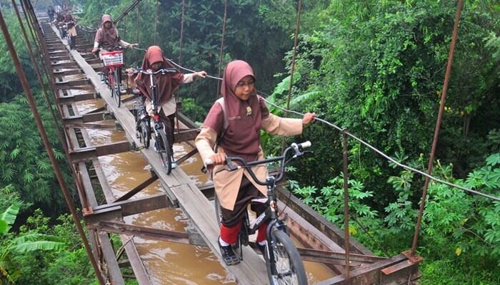 Potret Kegigihan Pelajar Indonesia Menembus Keterbatasan