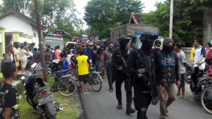Dua Terduga Teroris Asal Solo Ini akan Ledakan Bom di Bali Saat Malam Tahun Baru