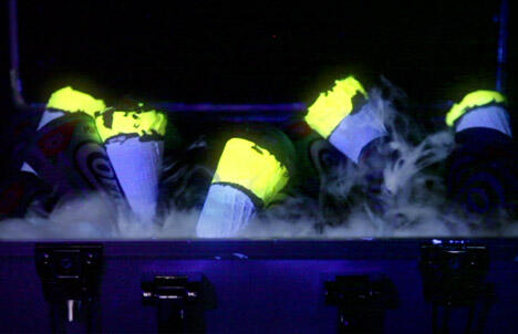 ES KRIM GLOW IN THE DARK