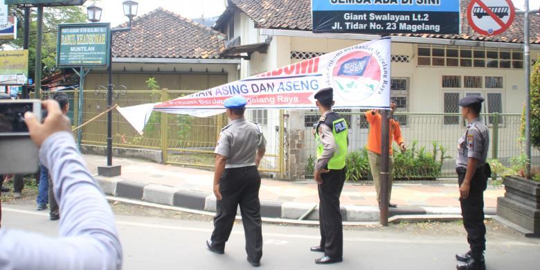 Polisi Periksa Pelaku Pemasang Spanduk Provokatif di Magelang