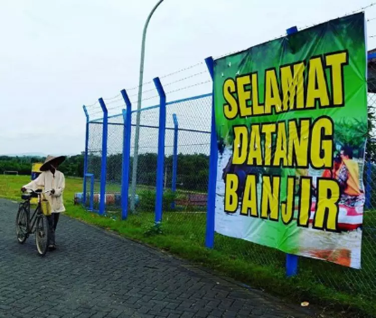 Cuma di desa ini banjir malah ditunggu-tunggu warga