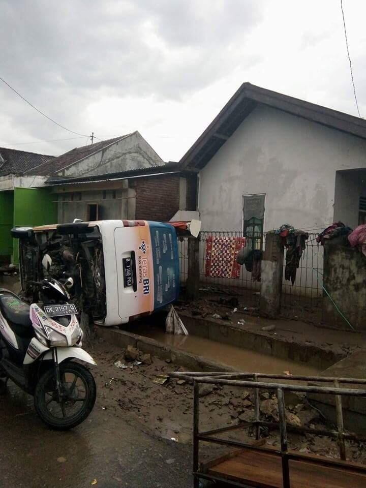 #Prayforbima 
Banjir Bandang di Kabupaten Bima provinsi NTB