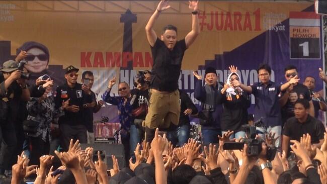 Kampanye di Pondok Pinang, Agus Yudhoyono Lompat 'Moshing' Lagi