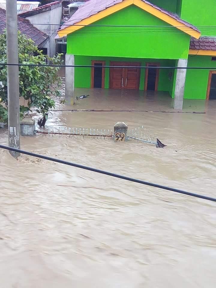 #Prayforbima 
Banjir Bandang di Kabupaten Bima provinsi NTB