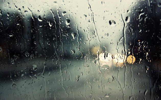Orang yang Mengaitkan Hujan dan Kenangan Ternyata Mengidap Gangguan Kejiwaan