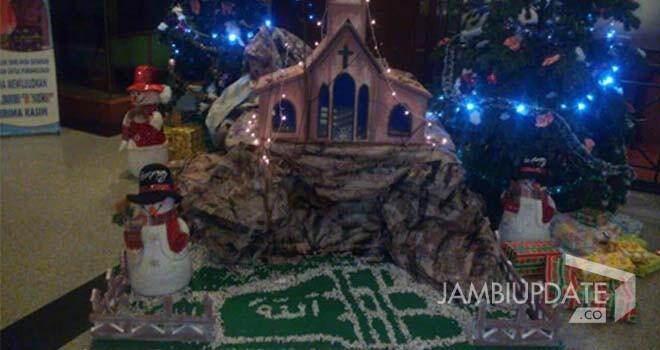 HEBOH!!! Ada Pohon Natal Bertuliskan Lafaz Allah di Jambi