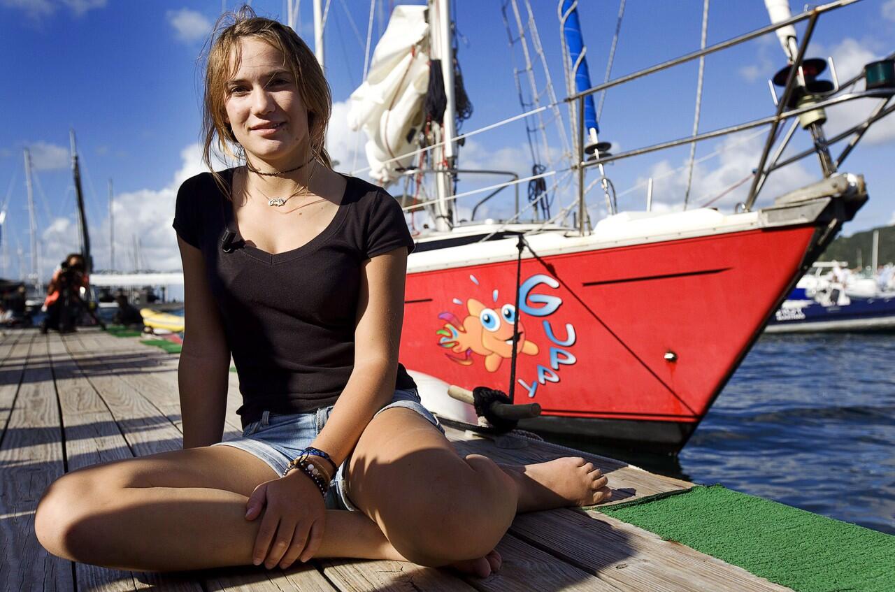 Laura Dekker Gadis Yang Berlayar Mengelilingi Dunia Seorang Diri Kaskus