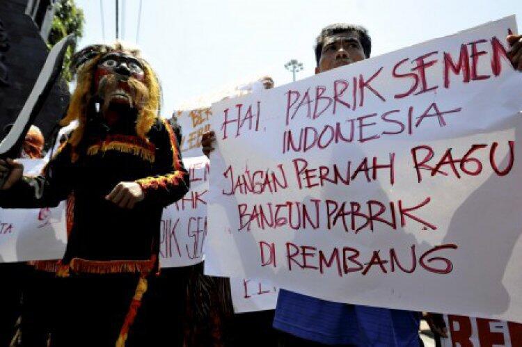 Mahasiswa Lapor Tiga Hakim MA ke KY Terkait Semen Rembang