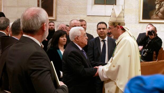 Presiden Palestina memberikan ucapan selamat Natal pada Uskup Agung Pierbattista