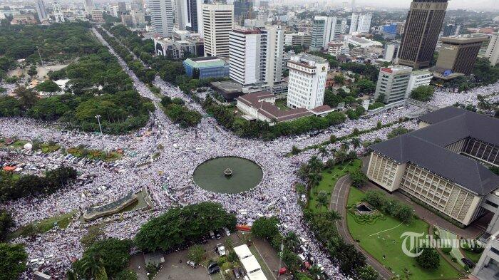 Refleksi Tahun Kedua Pemerintahan Jokowi-JK: Reshuffle Kabinet Hingga Aksi 212