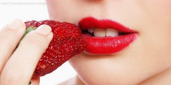 Ini Bahan Alami Yang Bisa Membuat Bibir Agan Merah dan Mekar!! MAntap Dah Pokoke