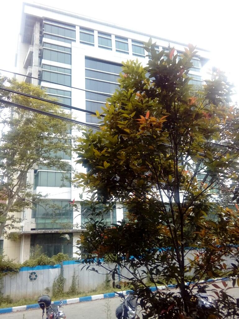 senja di gedung rektor 1/2 jadi